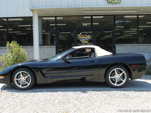 Used 2002 Chevrolet Corvette Coupe w/ Preferred Equipment Group2 RWD image 4