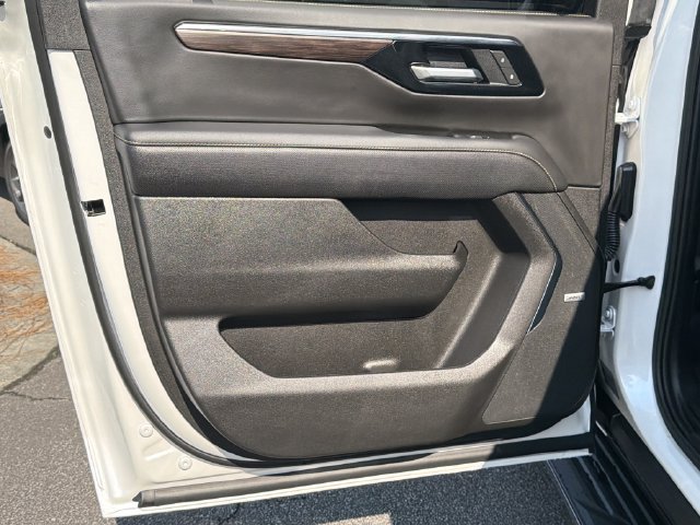 Used 2025 Chevrolet Suburban Premier AWD/4WD image 24