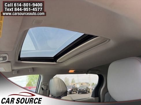 Used 2024 Toyota Sienna XLE FWD image 24
