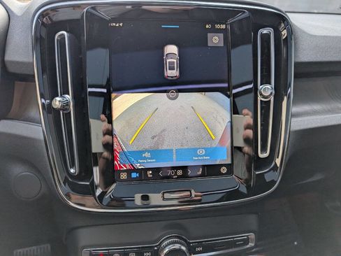 Used 2023 Volvo XC40 Recharge Ultimate image 14