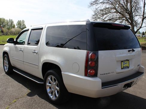 Used 2014 GMC Yukon XL Denali AWD/4WD image 3