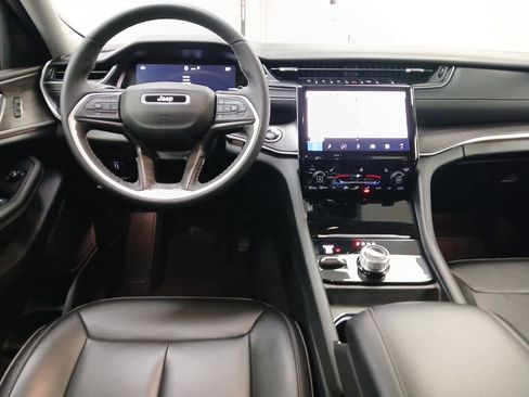 Used 2024 Jeep Grand Cherokee Limited image 13