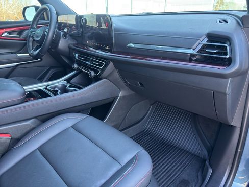 Used 2025 Chevrolet Traverse Z71 w/ Driver Confidence Package image 50