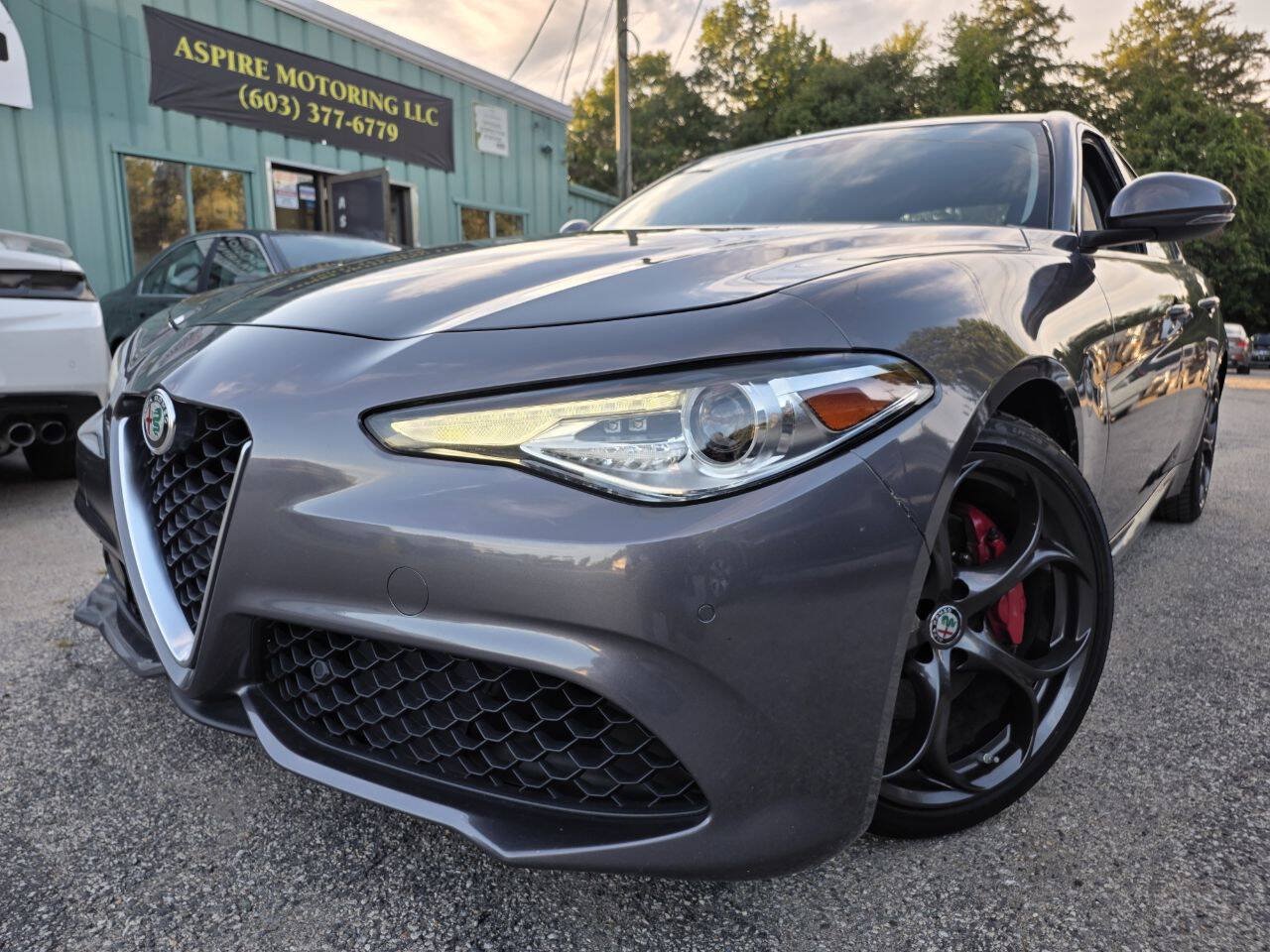 Used 2017 Alfa Romeo Giulia Ti w/ TI 19" Sport Package AWD/4WD image 3