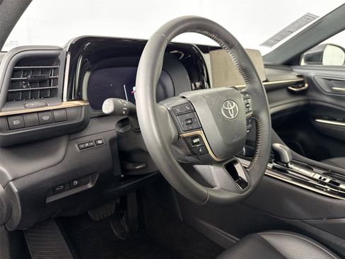 Certified 2025 Toyota Crown AWD/4WD image 4