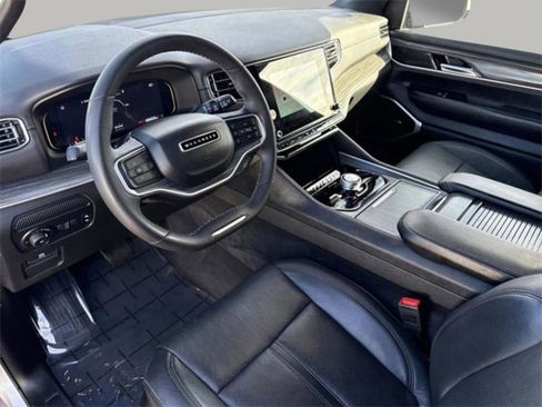 Used 2024 Jeep Wagoneer L Series II w/ Flexible Seating Group AWD/4WD image 10