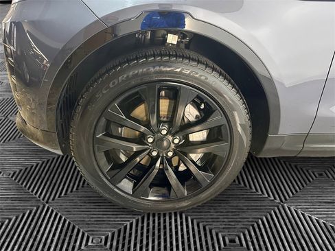 Used 2024 Land Rover Discovery Dynamic SE image 14