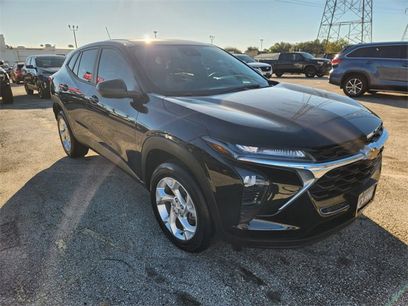 Used 2025 Chevrolet Trax LS w/ LS Convenience Package