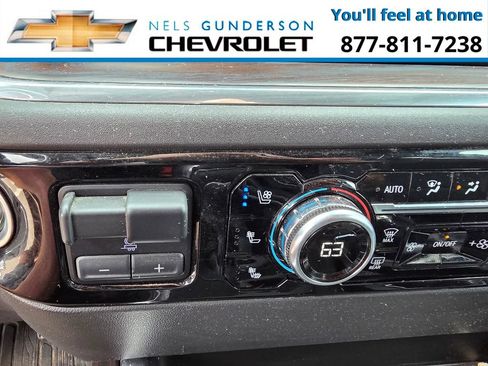 Used 2023 GMC Sierra 1500 SLT w/ SLT Premium Plus Package AWD/4WD image 14