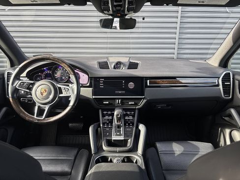 Certified 2022 Porsche Cayenne image 6