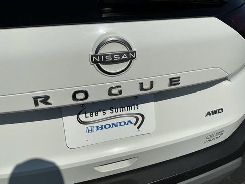 Used 2023 Nissan Rogue S AWD/4WD image 5