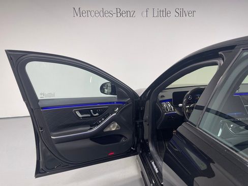 Used 2025 Mercedes-Benz S 580 4MATIC Sedan image 17