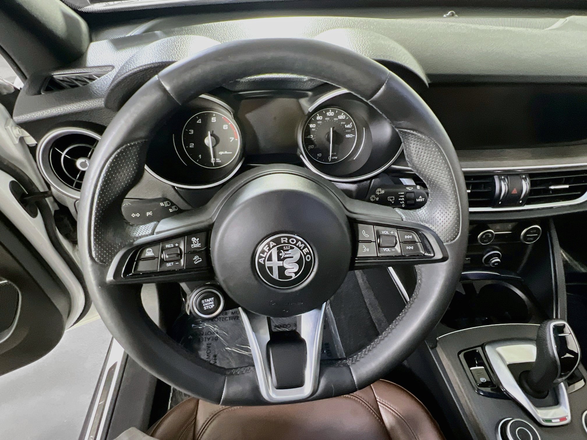 Used 2022 Alfa Romeo Stelvio Ti AWD/4WD image 11