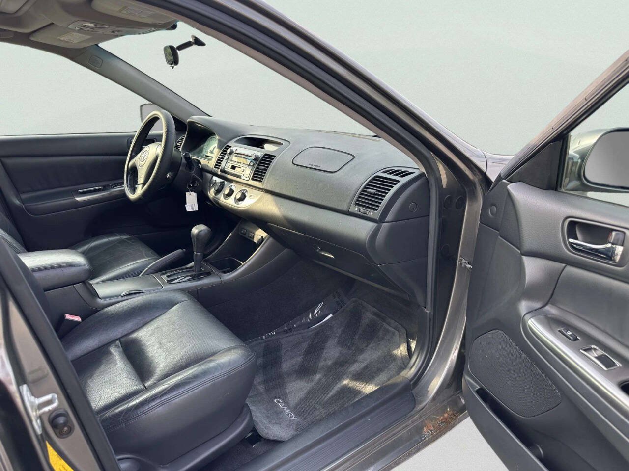 Used 2002 Toyota Camry SE FWD image 19