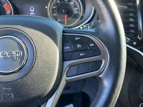 Used 2019 Jeep Cherokee Limited image 14