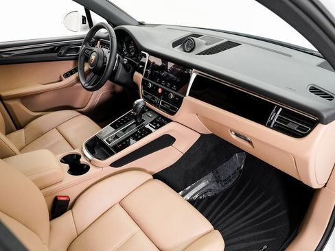 Used 2025 Porsche Macan image 24
