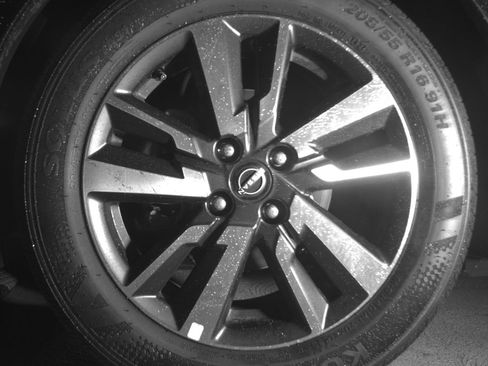 Used 2025 Nissan Versa SV FWD image 12