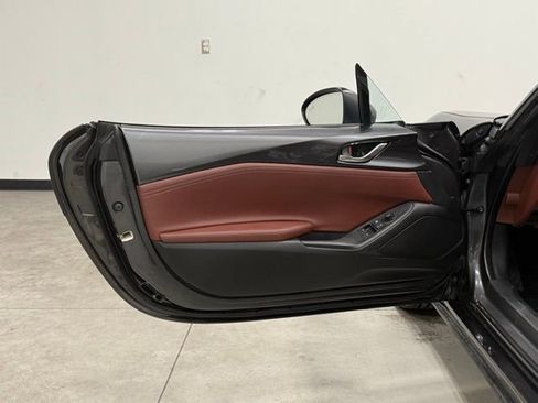 Used 2019 MAZDA MX-5 Miata RF Grand Touring w/ GT-S Package image 17