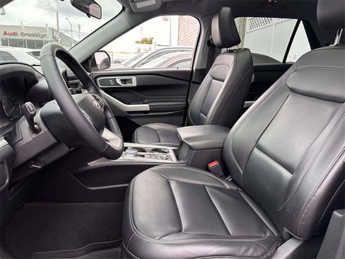 Used 2022 Ford Explorer XLT w/ Equipment Group 202A image 12