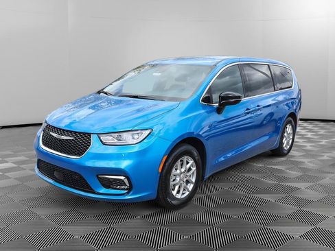 New 2026 Chrysler Pacifica Select FWD image 2