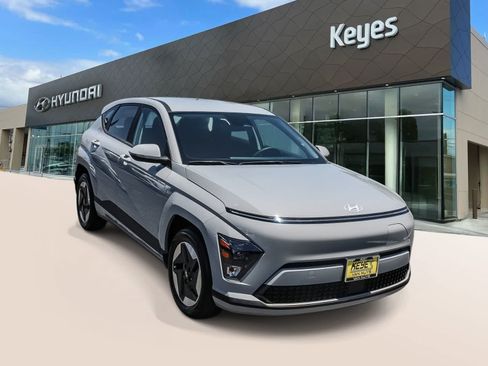 Certified 2024 Hyundai Kona SE FWD image 3
