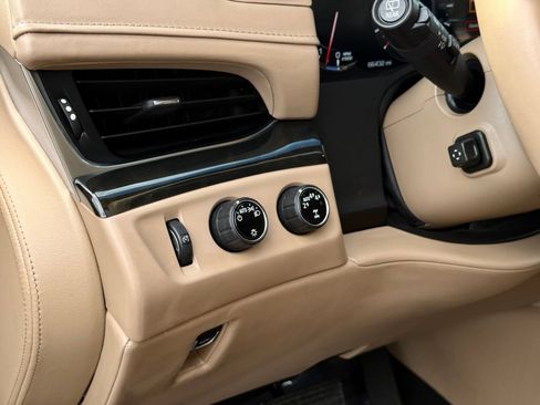Used 2018 Cadillac Escalade ESV Platinum AWD/4WD image 18