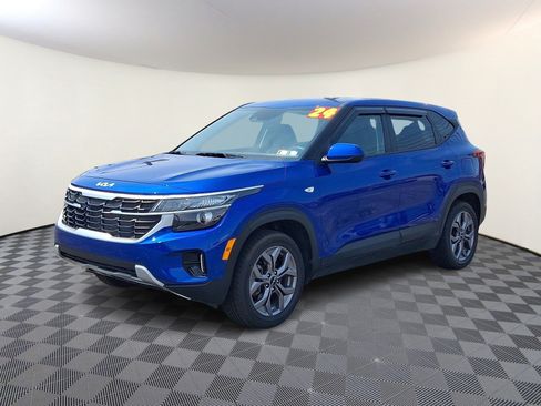 Used 2024 Kia Seltos LX AWD/4WD image 3