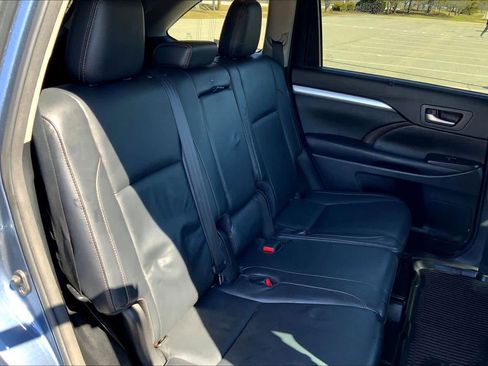 Used 2017 Toyota Highlander XLE image 20