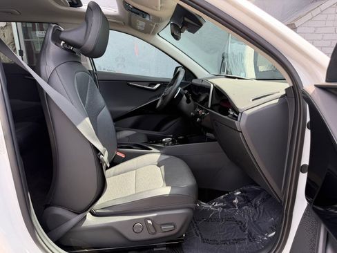 Used 2023 Kia Niro Wave image 35