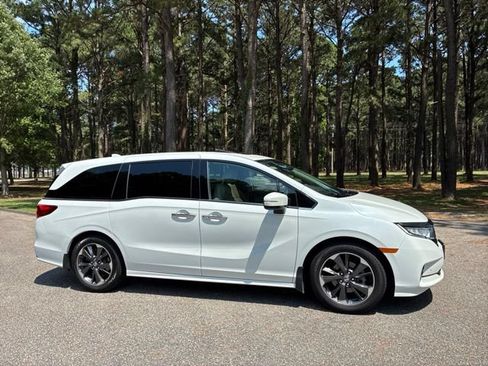 Used 2022 Honda Odyssey Elite image 2
