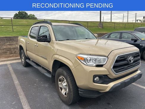 Used 2016 Toyota Tacoma SR5 w/ Towing Package RWD image 2
