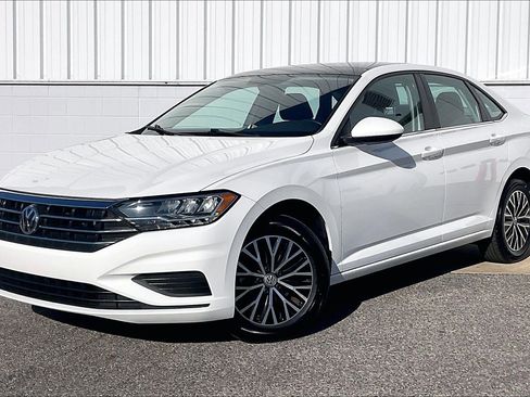 Used 2021 Volkswagen Jetta SE image 2