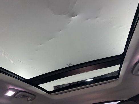 Used 2022 Ford Escape SE w/ SE Sport Appearance Package image 5