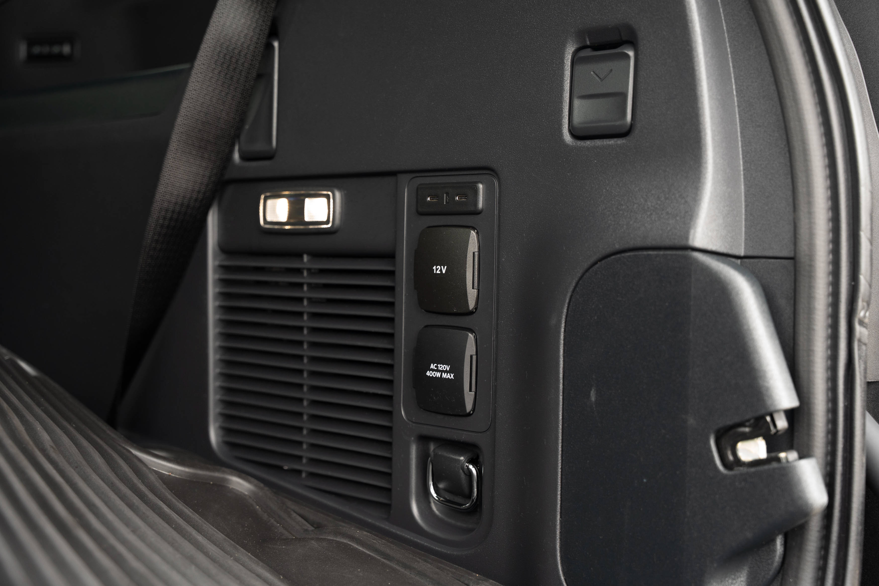 Used 2025 Ford Expedition Platinum w/ Stealth Performance Package AWD/4WD image 31