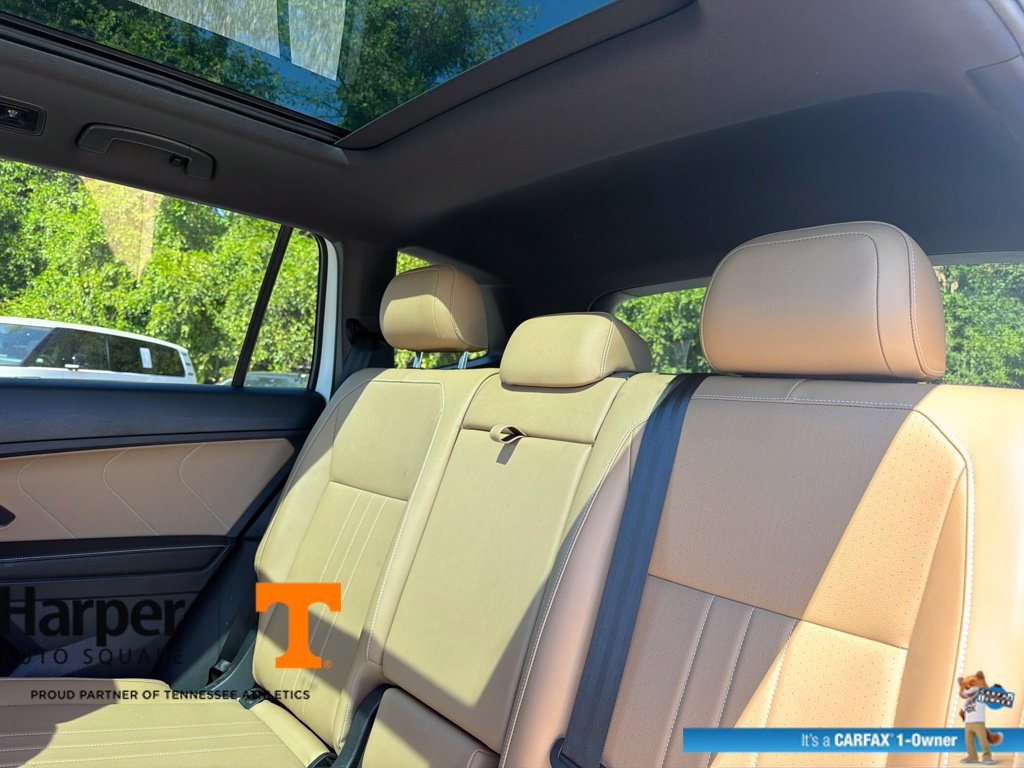 Used 2023 Volkswagen Tiguan SE w/ Panoramic Sunroof Package AWD/4WD image 9