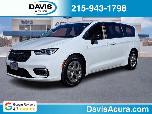 Used 2024 Chrysler Pacifica Limited FWD image 1