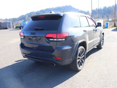 Used 2017 Jeep Grand Cherokee Altitude image 5