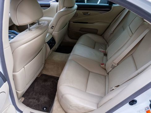 Used 2017 Lexus LS 460 image 32