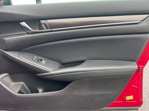 Used 2018 Honda Accord Sport image 18