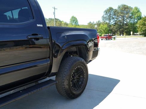 Used 2022 Toyota Tacoma SR5 RWD image 21