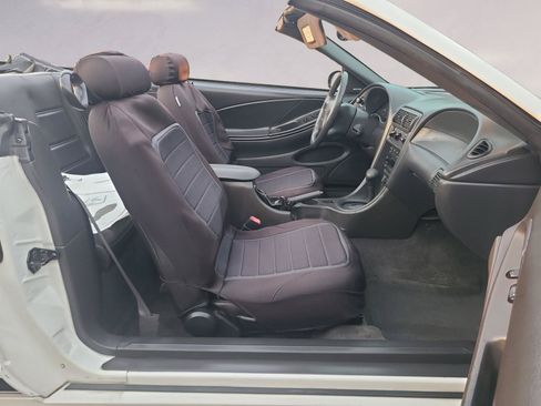 Used 2002 Ford Mustang Convertible RWD image 22