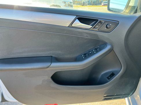Used 2017 Volkswagen Jetta S FWD image 9