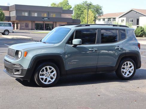 Used 2018 Jeep Renegade Latitude FWD image 10