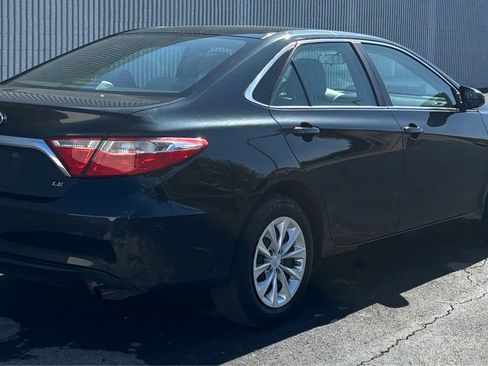 Used 2015 Toyota Camry LE image 4