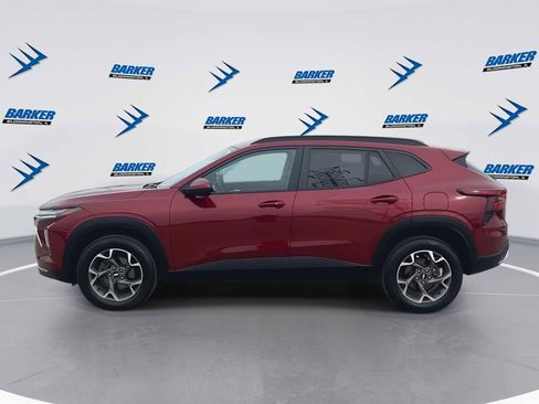Used 2024 Chevrolet Trax LT w/ Driver Confidence Package image 5