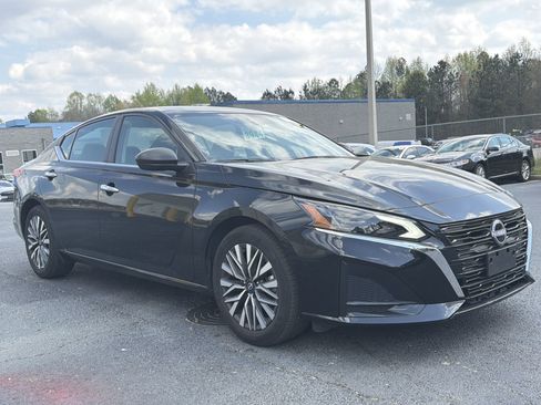 Used 2025 Nissan Altima 2.5 SV image 9