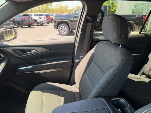 Used 2025 Chevrolet Traverse LT AWD/4WD image 11