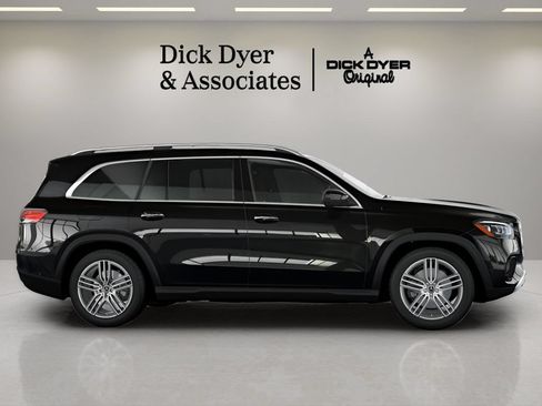 Used 2025 Mercedes-Benz GLS 450 4MATIC image 11
