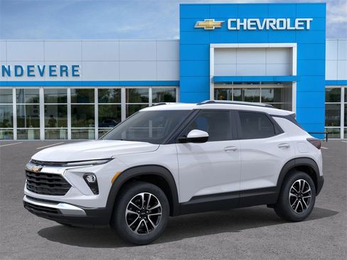 New 2026 Chevrolet TrailBlazer LT image 2