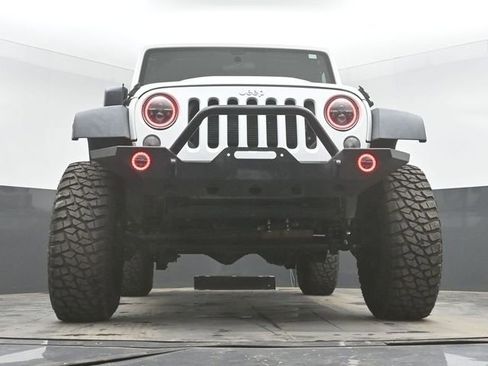 Used 2018 Jeep Wrangler Unlimited Sport w/ Connectivity Group AWD/4WD image 39